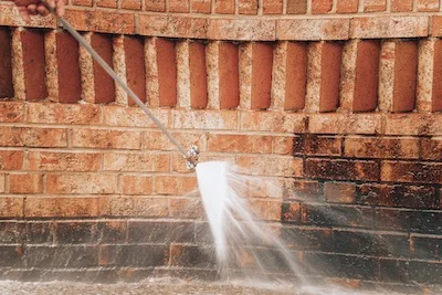 Retaining wall cleaning